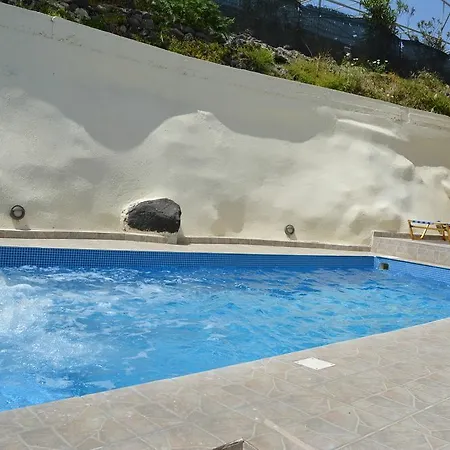Anemomilos Fira (Santorini)